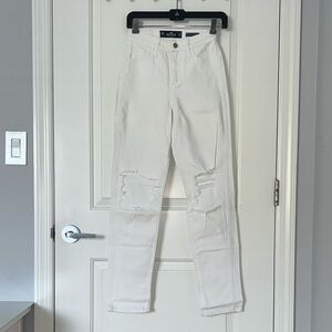 Hollister White Ultra High-Rise Mom Jeans